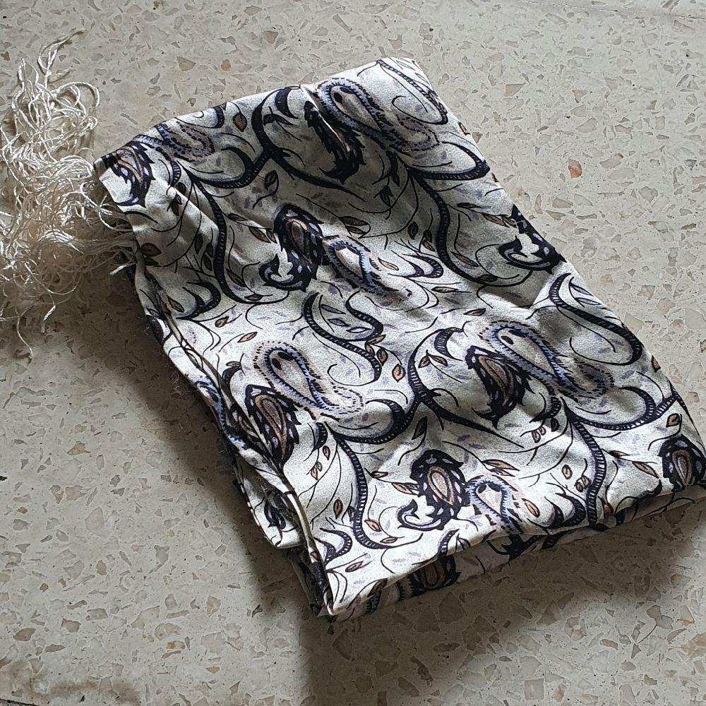 syal scarf wanita silk sutera motif paisley preloved seken