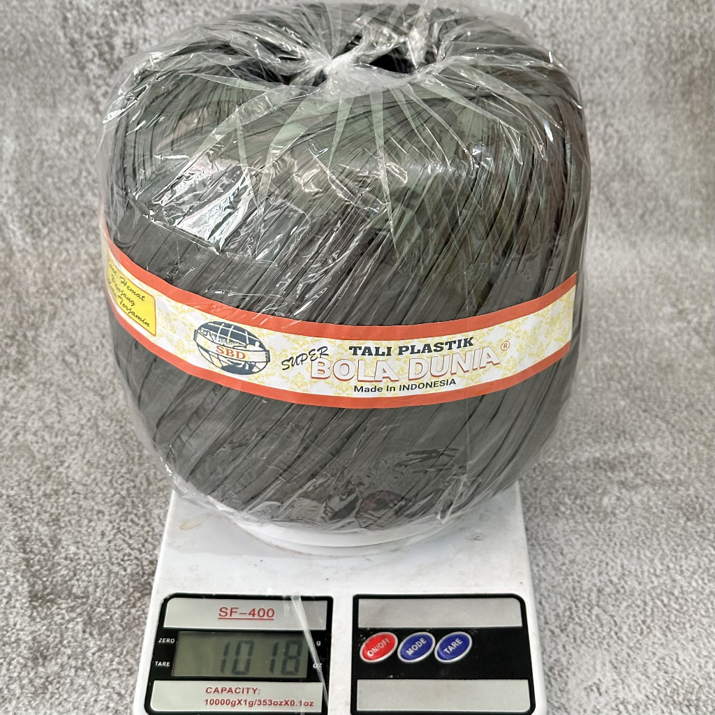 Tali Rafia Hitam 1 Kg FULL Tali Plastik Awet Harga Hemat Merk Bola Dunia Tali Rafia Bola Dunia Kuat