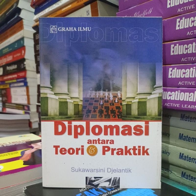 Diplomasi antara Teori & Praktik _ Sukawarsini Djelantik _ Buku ZAENBOOK
