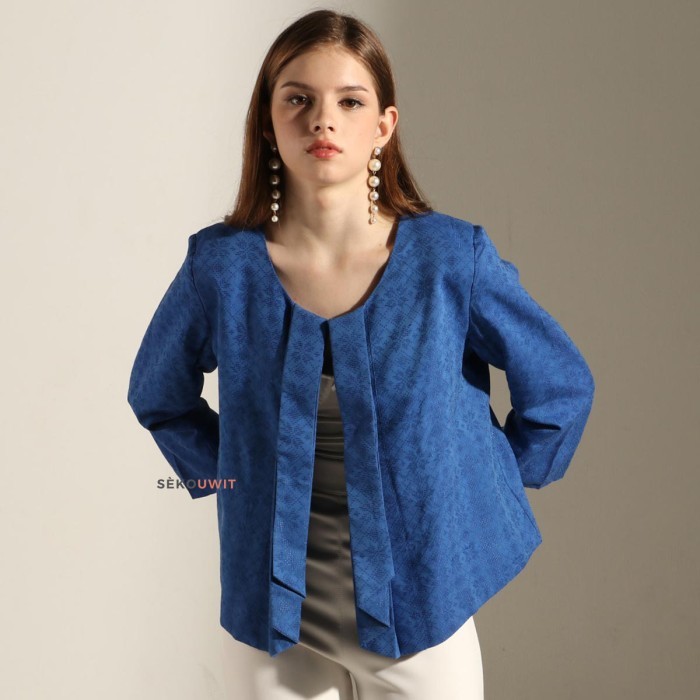 Blazer Batik Tenun Wanita Daisy Long Sleeves Front Folds Blazer Dobby Tenun Batik Lengan Panjang Sek