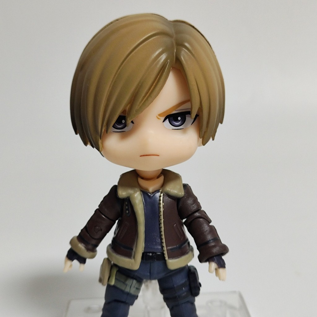 Good Smile Nendoroid Resident Evil 4 Remake Leon S. Kennedy #2337 Q Version 10cm Pvc Action Figure A