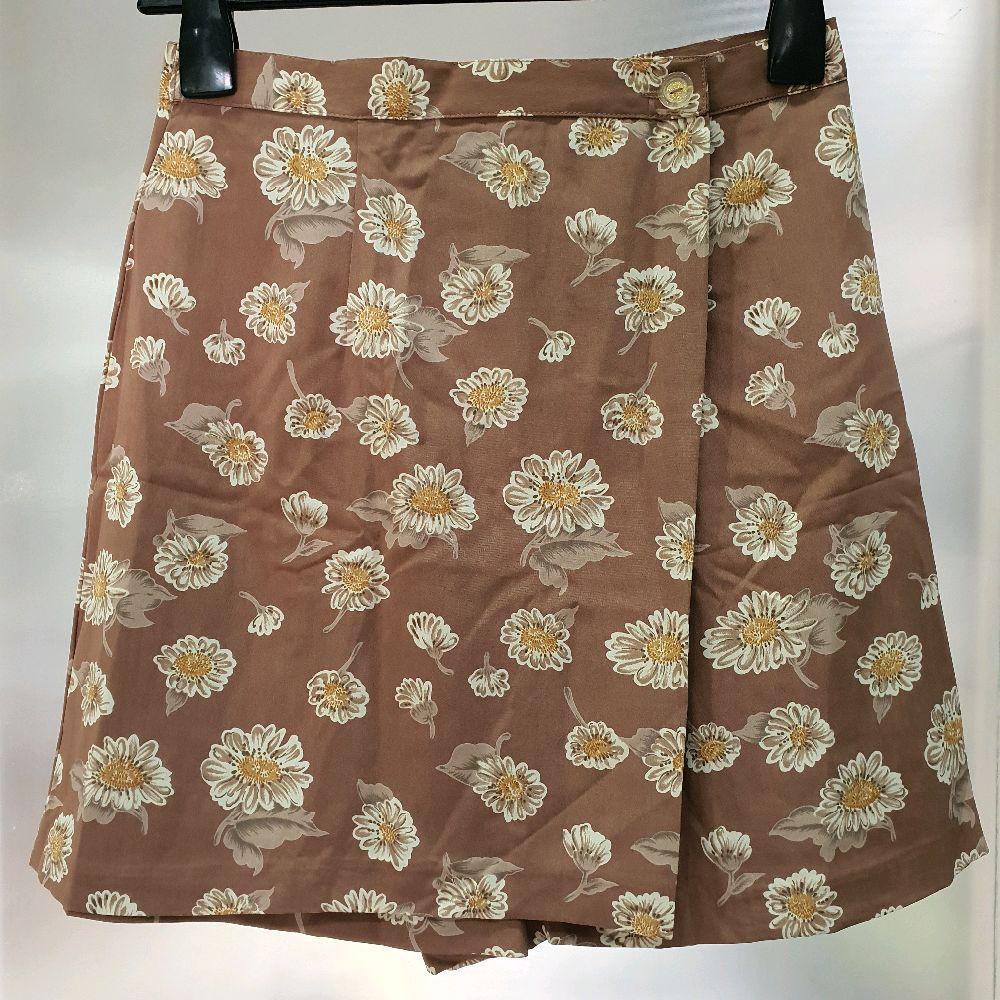 AK bawahan cewek rok celana pendek ruffini cokelat motif bunga second preloved prelove rokcel wanita