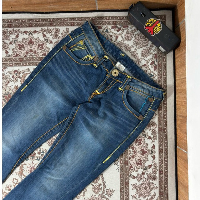 Celana Jeans Bootcut True Religion Y2K Joy Super Tee