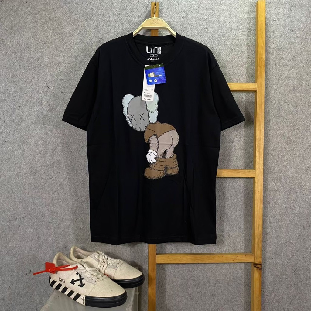 Kaos KAOS UNIQLO X KAWS / T SHIRT UNIQLO TEE / BAJU UNIQLO MIRROR 1:1 T-Shirt Pria Wanita