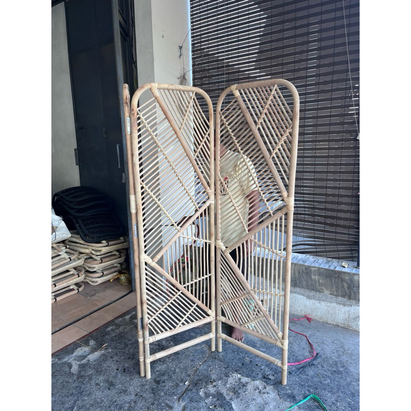 ReadySekat Pembatas Ruangan Rotan Minimalis 3 Pintu | Sketsel Penyekat Ruangan Rotan | Rupa - Rotanp
