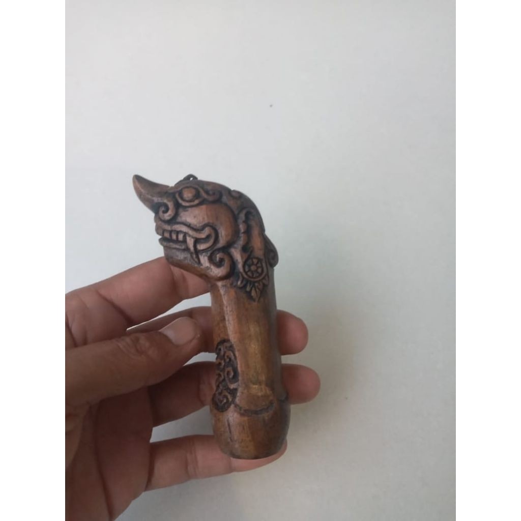 Hulu keris ukir wayang kayu ulin