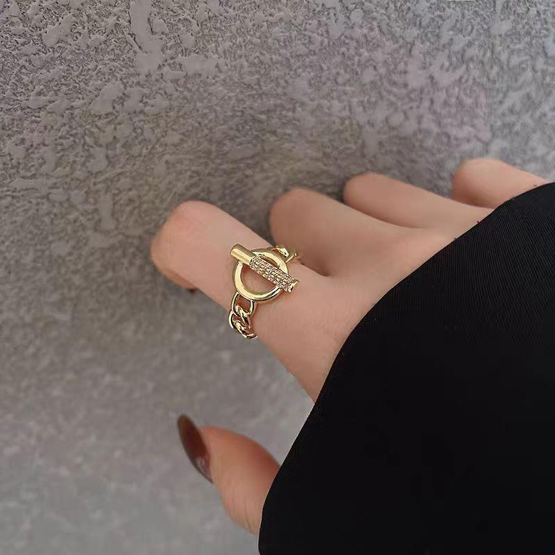 [Yurama] Cincin Buka Gaya Sederhana Berwarna Emas Dengan Desain Kunci OT C122