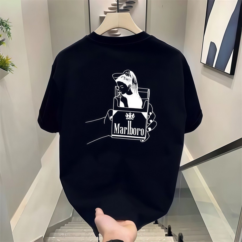 Baju Kaos Pria Distro Marlboro Girl Hitam Keren Kaos Streetwear Anime Aesthetic T-Shirt Cotton Combe
