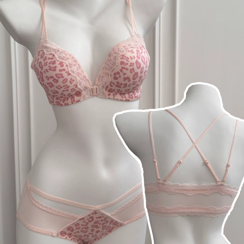 Aura Intim Bra nyaman tanpa kawat, tanpa punggung, model push-up dengan renda motif leopard.