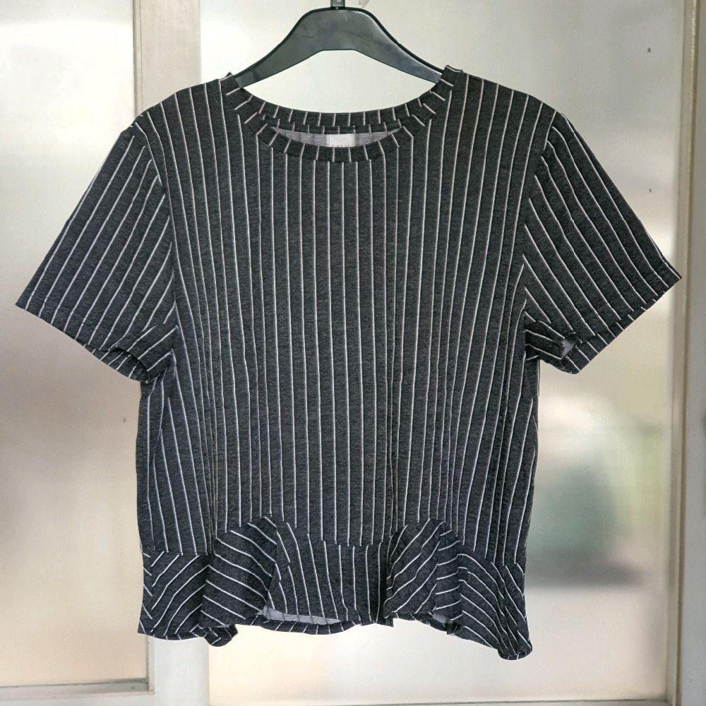 V baju wanita atasan blouse blus kasual casual cewek lalu hitam strip garis putih preloved seken Kat