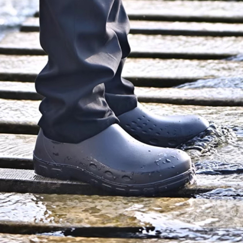Sepatu Kitchen Safety Ujung Besi  Chef Shoes Anti Licin  Waterproof Tahan Minyak  Kerja Dapur Nyaman