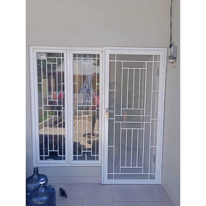 pintu double dan teralis jendela