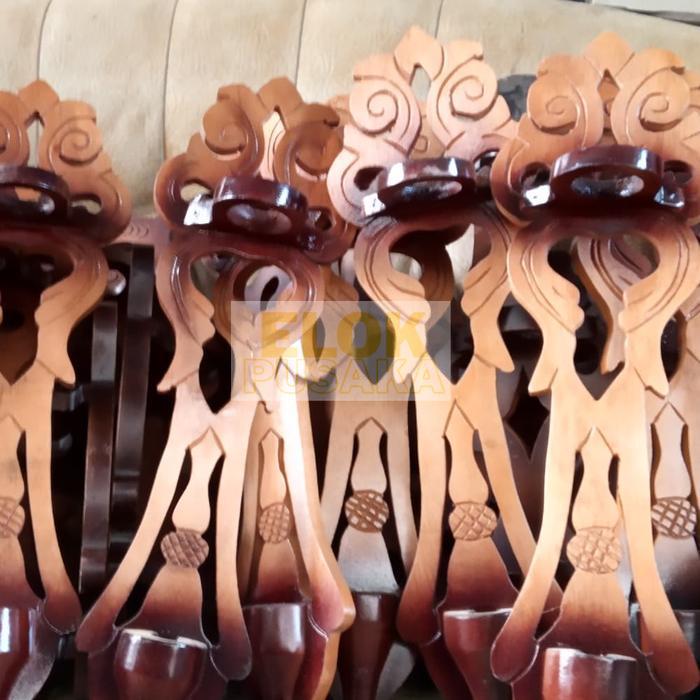 blawong,/jagrak,dudukan pusaka  /tombak,