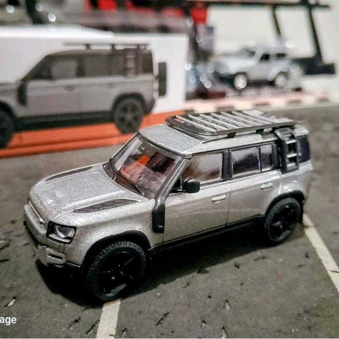 Diecast Tarmac Land Rover Defender 90 Gray Metallic RESTRO