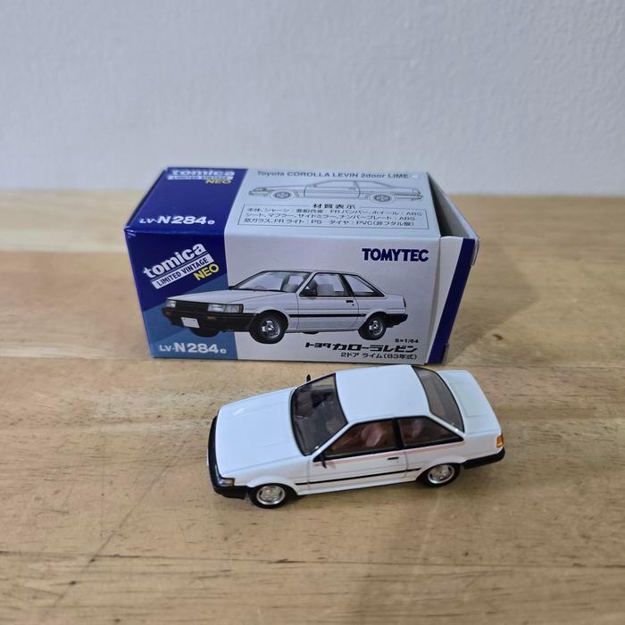 Hobby Koleksi Mobil Mainan Mini Scale 1/64 Diecast TLV Tomica Limited Vintage Neo Toyota Corolla 2do