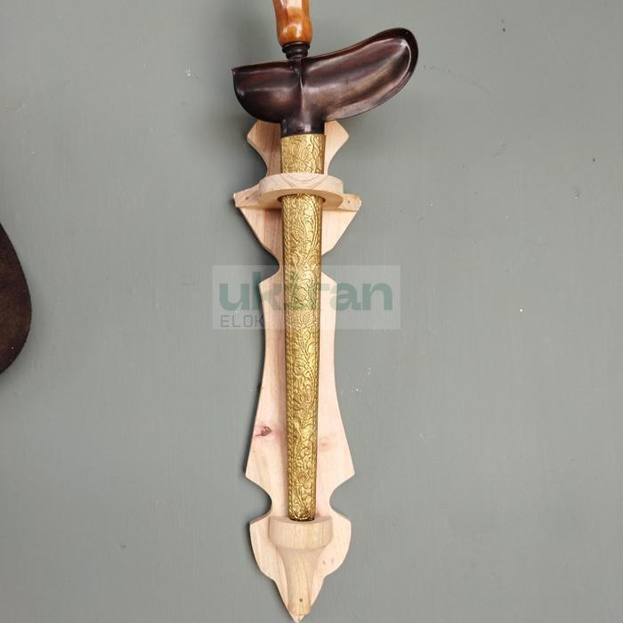 blawong pusaka / dudukan tombak murah meriah UE3432