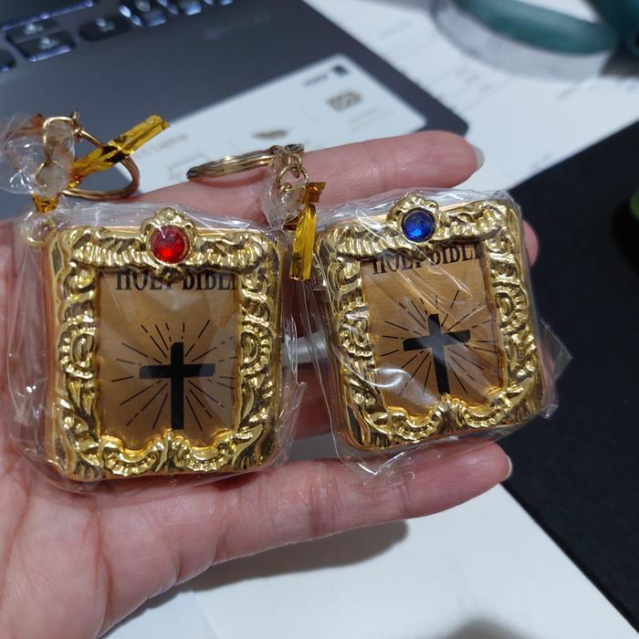PROMO  Gantungan Kunci Alkitab Mini Kecil Bahasa Inggris Holy Bible Souvenir - Gold Box