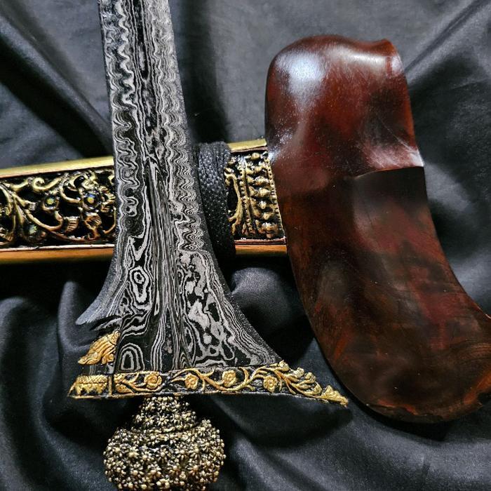 Keris Pasopati Kinatah Sepuh Emas Pamor Untu Walang