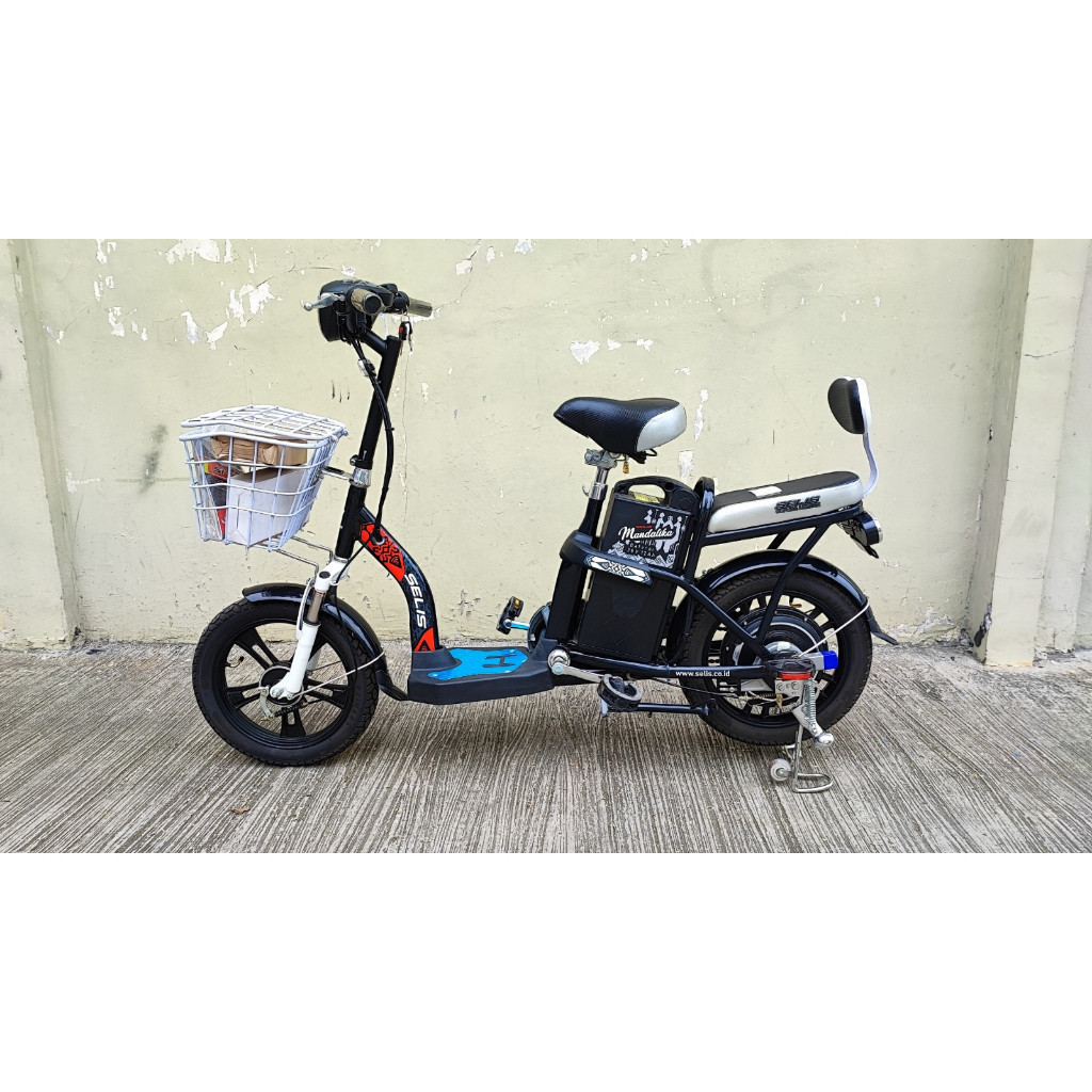 Cuci Gudang - Emoped Sepeda listrik tipe Mandalika