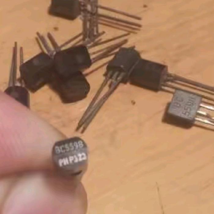 Transistor BC 559 B BC559 BC 559B C559B C 559 B Philips NOS Tulisan diatas BERKUWALITAS...