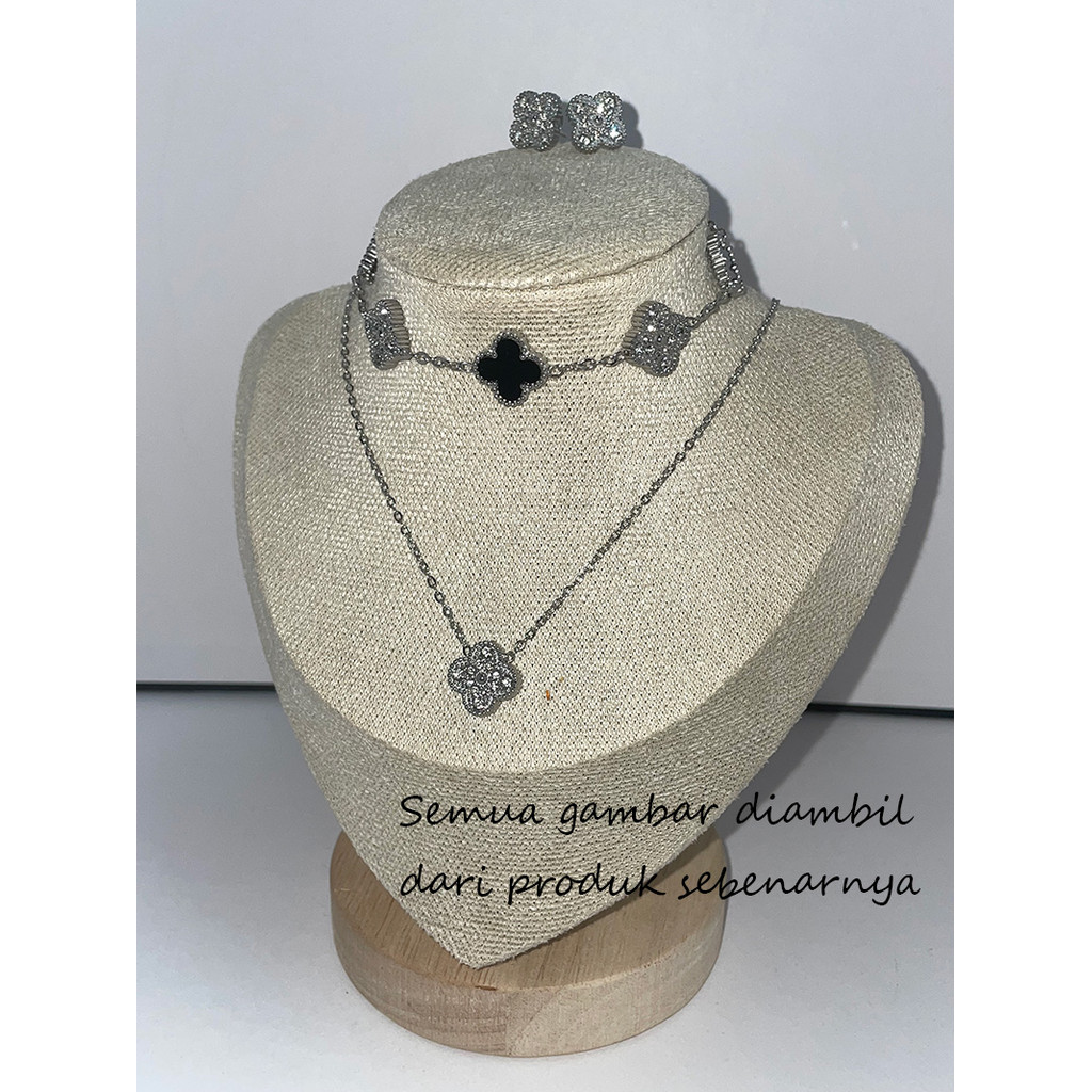 Set tiga potong perhiasan wanita semanggi empat daun titanium vintage (anting-anting + kalung + gela