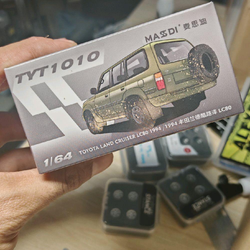 Massdi 1/64 Toyota Land Cruiser LC80 VX80