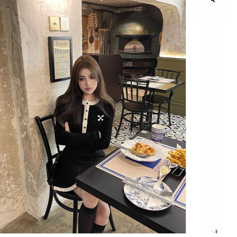 Set Dua Potong Kardigan Rajutan Pendek Gaya Korea Dan Rok Lipit Pakaian Wanita Baru