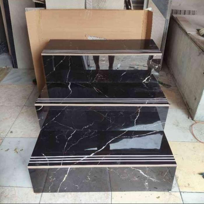 granit anak tangga motif kayu 30x80 30x70 pijakan keramik motif kayu