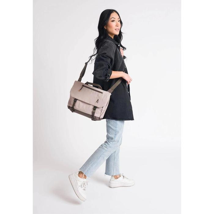 Boundary Supply Rennen Shoulder Bag Tas Selempang Pria Wanita - Clay
