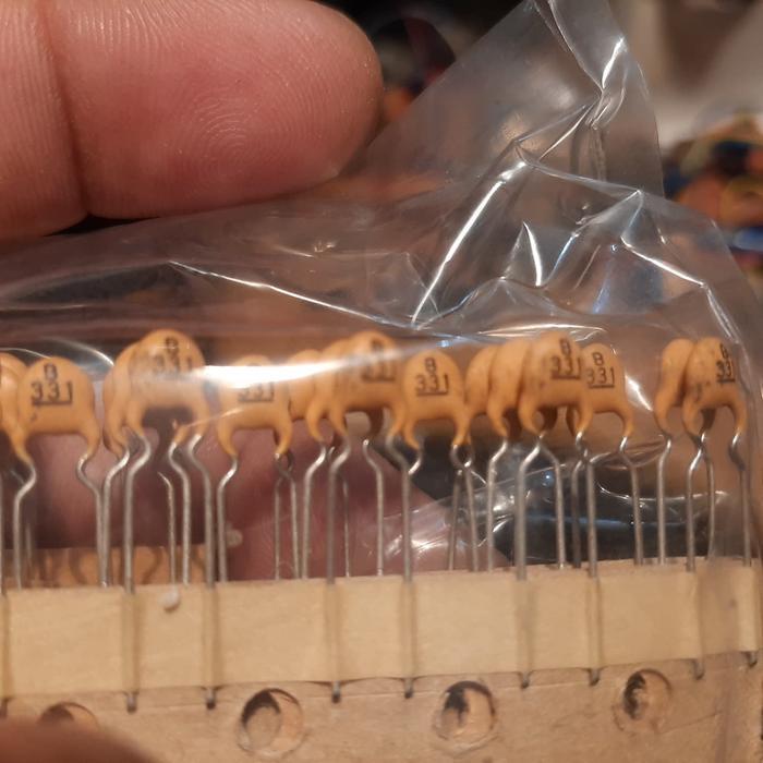 Capacitor Ceramic 331 330pf 330 pf kemasan rail kertas - kualitas baik NEW....