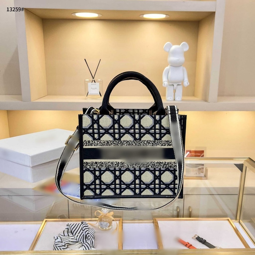 Tas Wanita #13259 Medior Book Tote Branded Import Ukuran 26 Sedang Kualitas Bagus