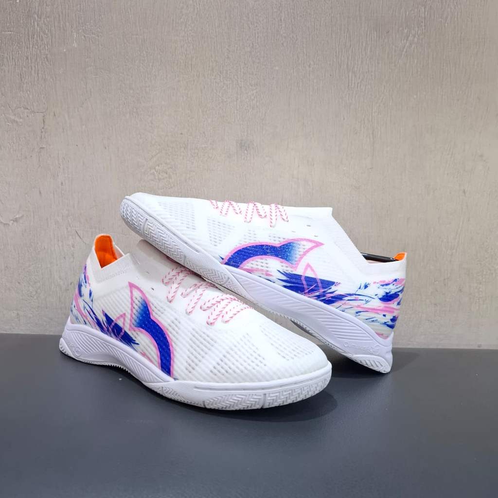 ORTUSEIGHT SEPATU FUTSAL CATALYST LIBERTE V5 IN WHITE PINK