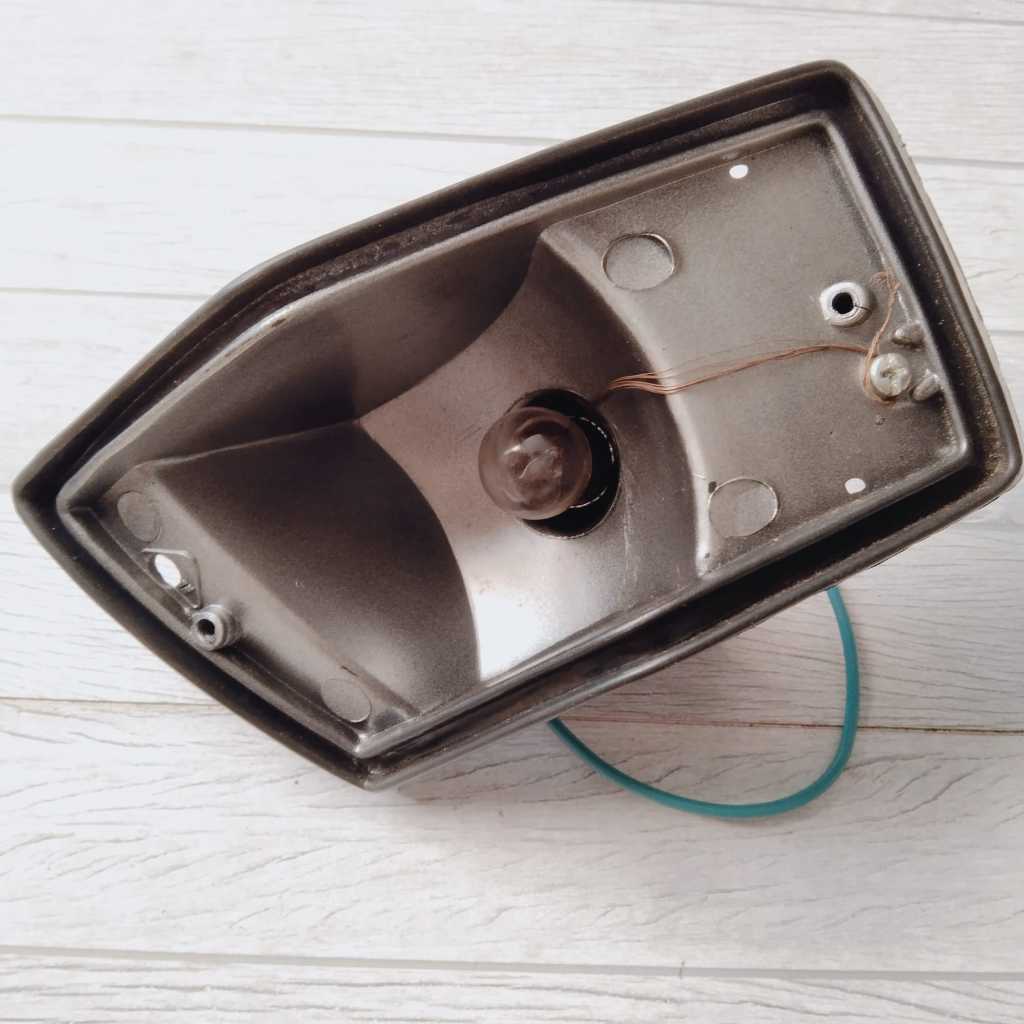 LAMPU SEIN DEPAN SEBELAH KANAN VESPA PX PS/COD