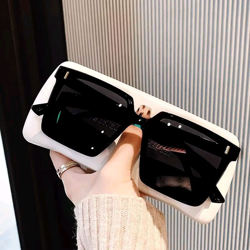 Kaca Mata Hitam Kotak Fashion Anti Radiasi Pria Wanita