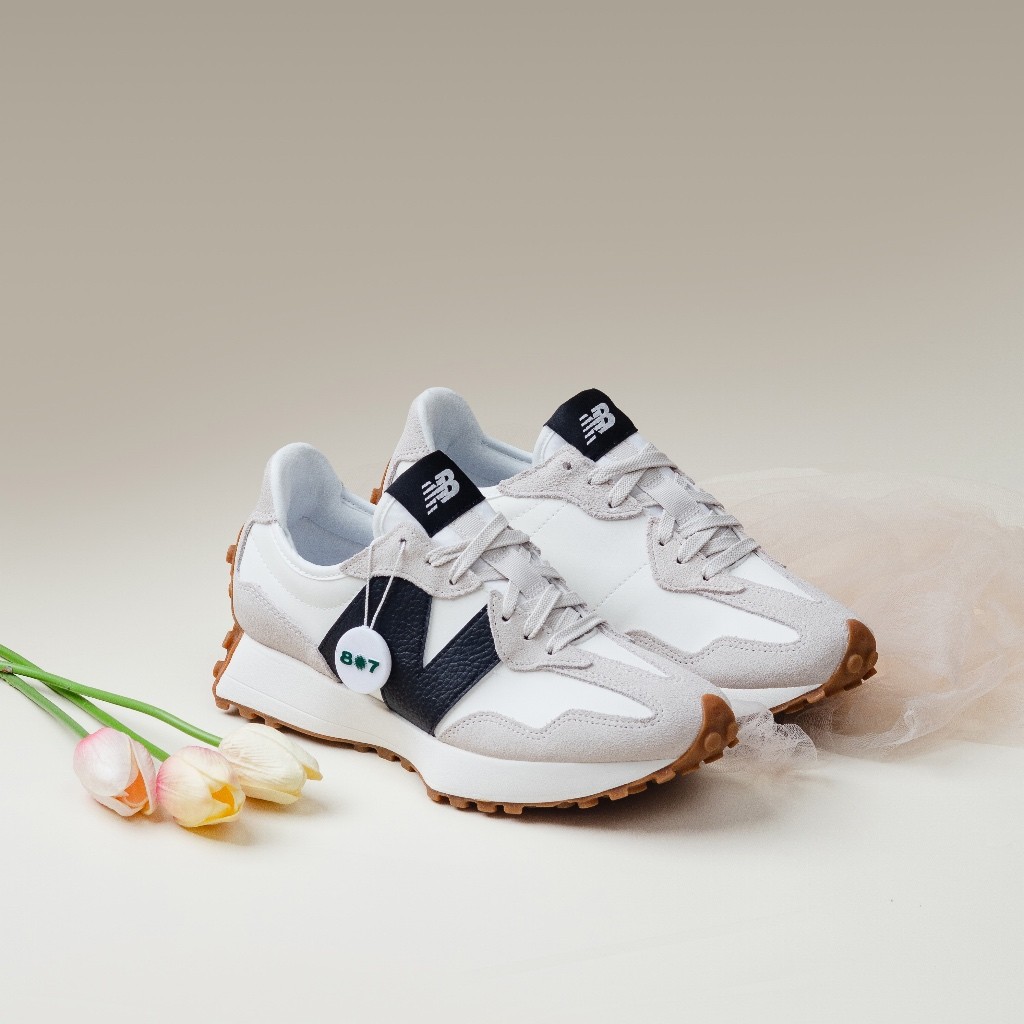 New Balance 327 Moonbeam Black Gum White Original
