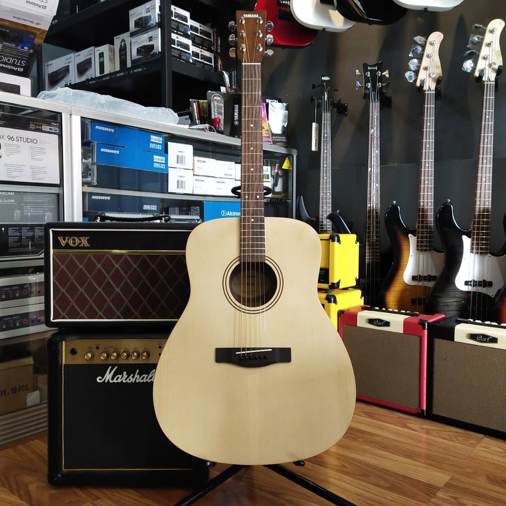 Yamaha F400 Acoustic Guitar