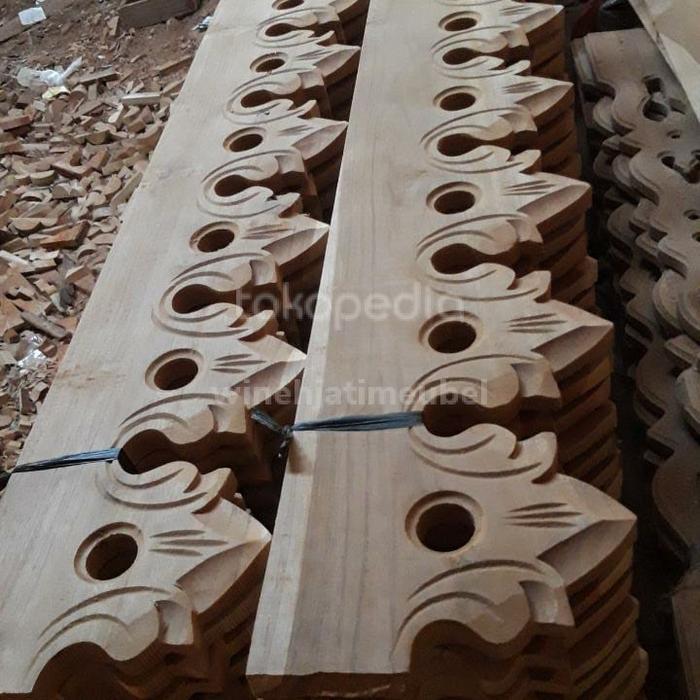 Lisplang Ukir Bolong Tengah Kayu Jati (Berat Asli) LP3