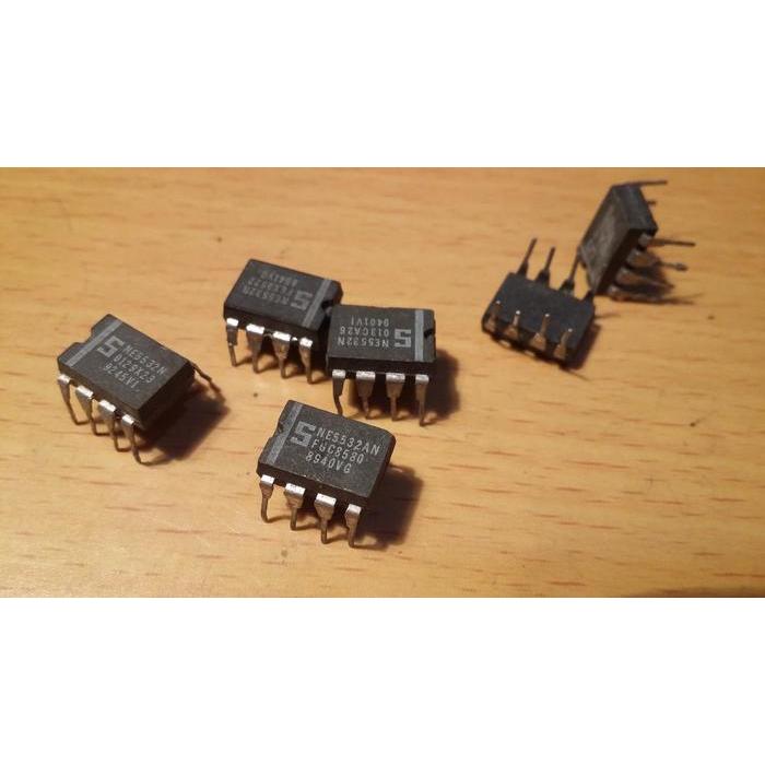 NE5532 NE 5532 Signetics Used/Copotan BERKUWALITAS...