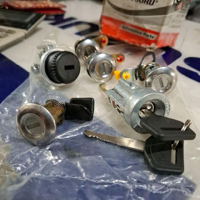 Kunci pintu laci kontak tangki bensin Laci set Toyota Kijang super Grand minivan minibus best