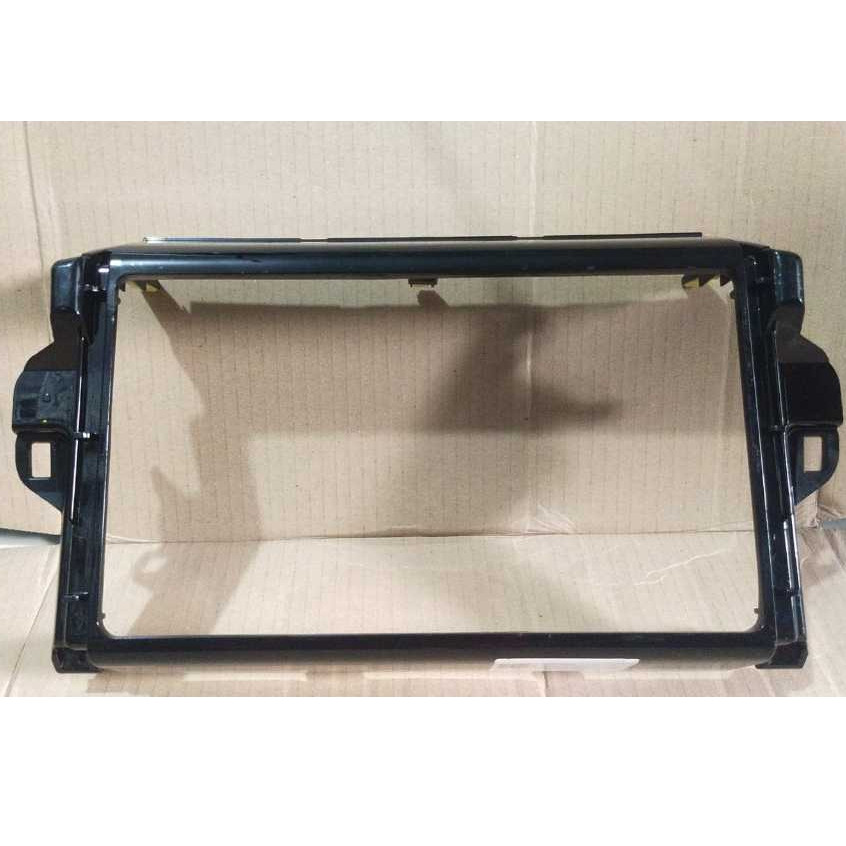 FRAME PANEL HEAD UNIT FORTUNER TRD DAN VRZ 10 INCH HITAM GLOSSY