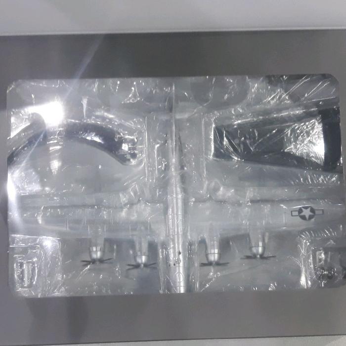 Diecast Pesawat AF1 1/144 B29 superfortress Enoal Gay