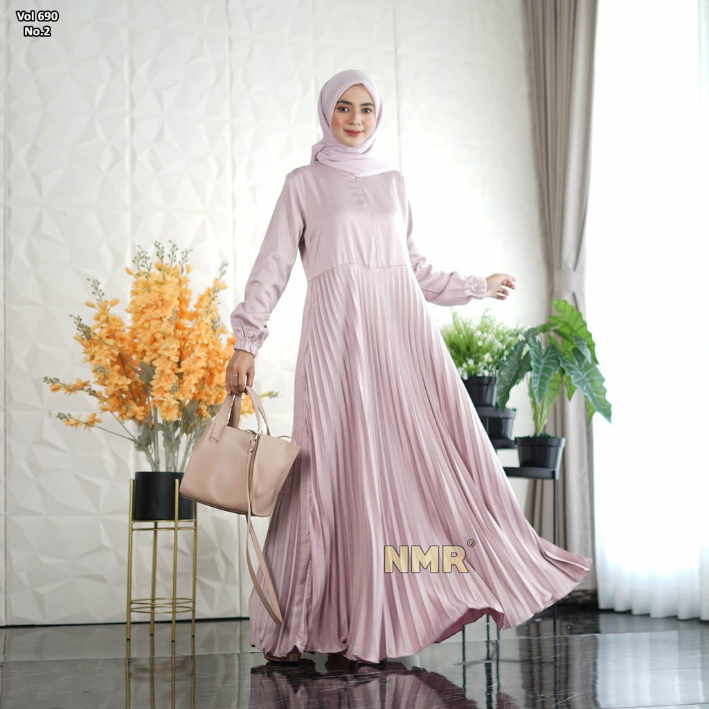 NMR Gamis Roberto Cavali Vol 690