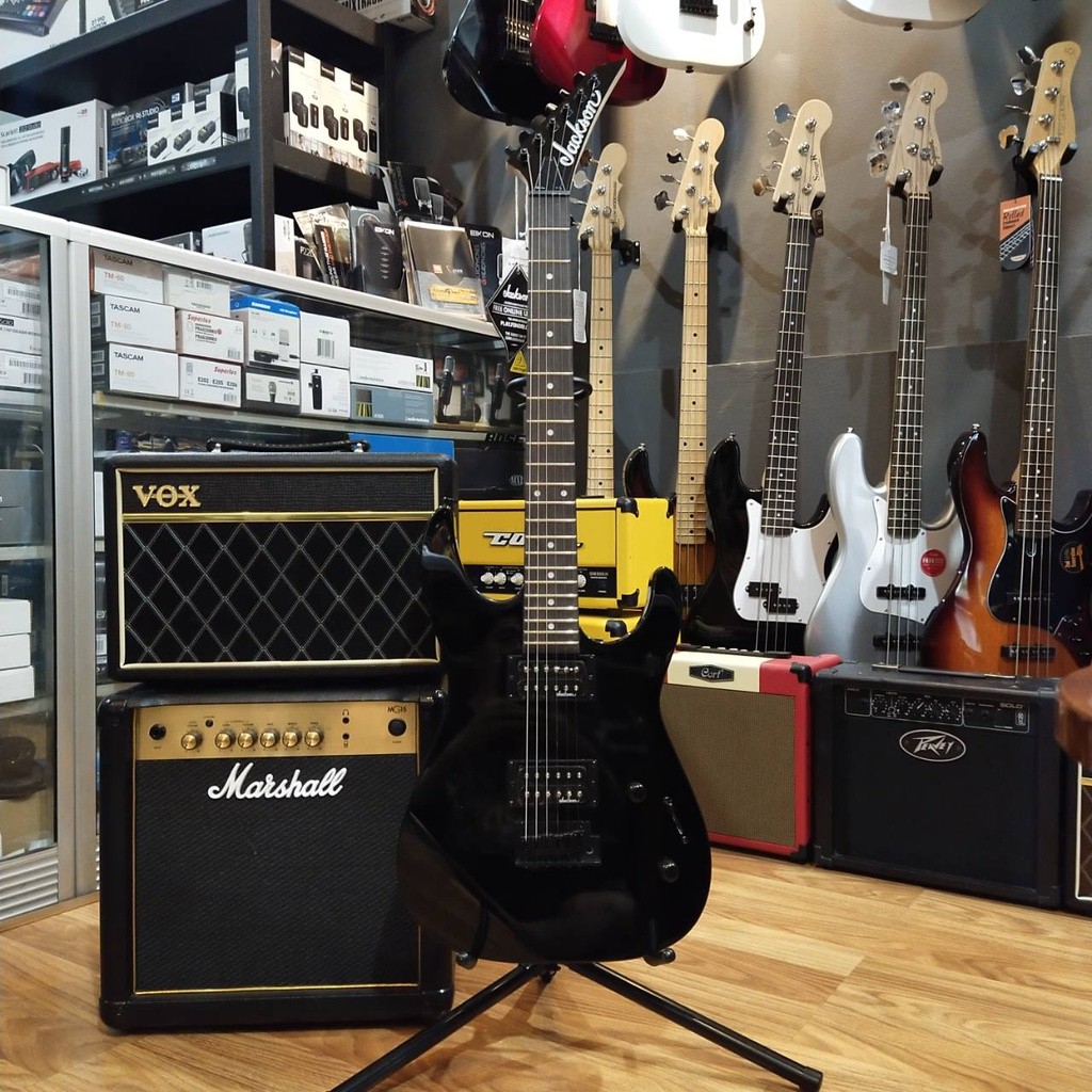 Jackson JS Series Dinky JS11 Amaranth FB, 22-Frets, Gloss Black