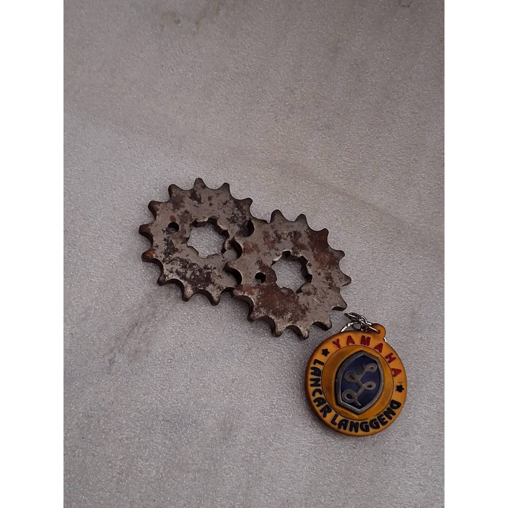 SPROCKET DRIVE 14T / GEAR DEPAN YAMAHA V75 / V80 14T ORIGINAL YGP 93812-14035