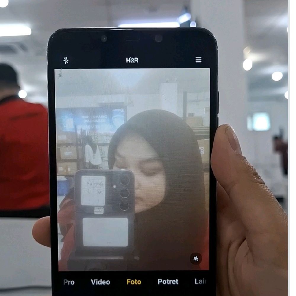 XIAOMI POCOPHONE F1 6/64 GB GRADE C - MINUS HP SECOND ORIGINAL SINAR MUTIARA CELL (23264)