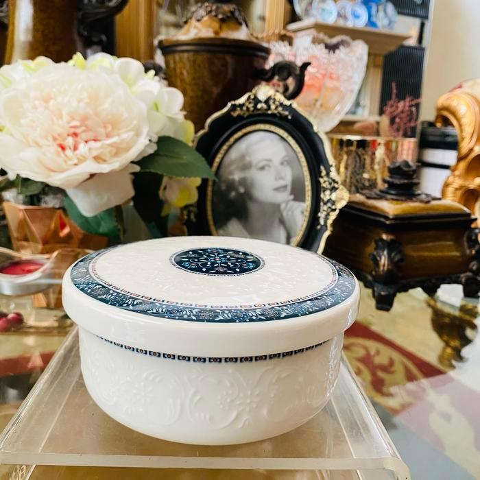 Wadah Saji Mangkok Plus Tutup Saint James Okja Hab / WC Cantik Mewah