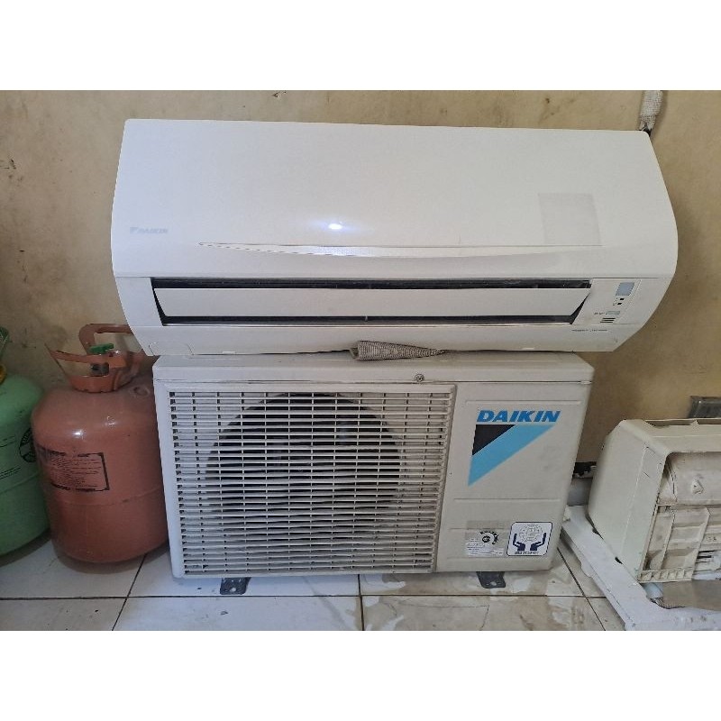 AC Second Daikin 1PK R32 + Pasang Lengkap