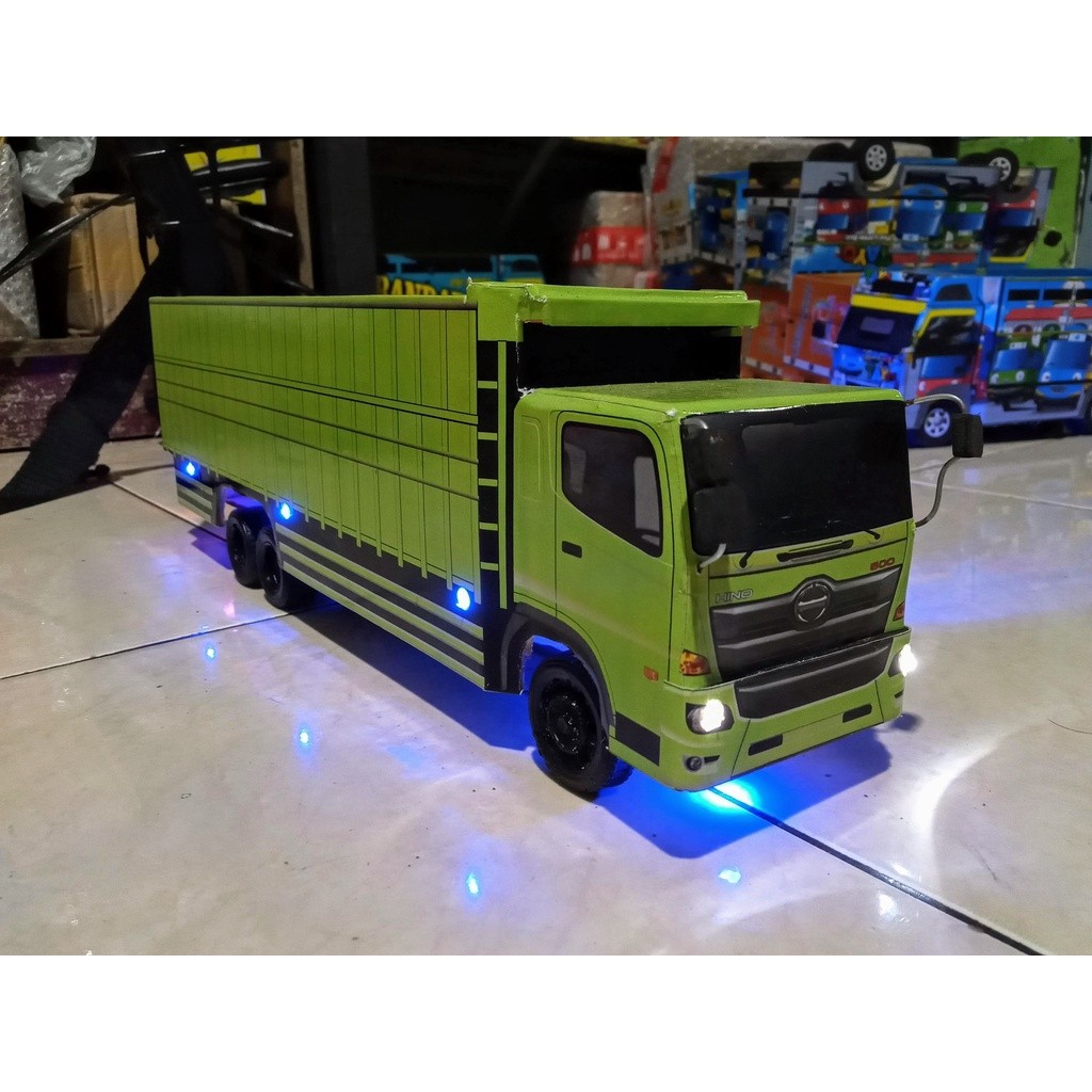 miniatur Truk Hino full lampu LED Tronton RC tronton