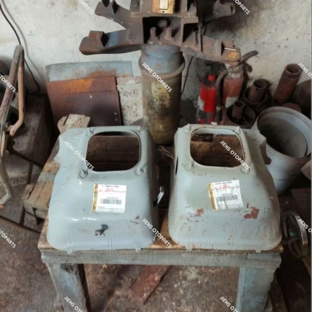 PANEL BATOK LAMPU/DUDUKAN LAMPU DEPAN L300 ORIGINAL KTB