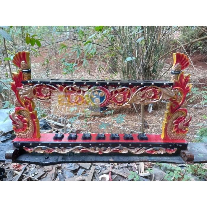 rak pusaka jagrak pusaka dua naga sunggingan emas lambang keraton EP435